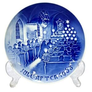 Bing and Grondahl Denmark 1968 Annual Christmas Plate 'Christmas in Church'